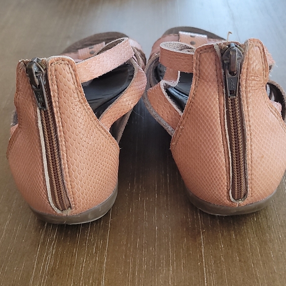 G H BASS & CO  LEATHER SANDALS - Picture 9 of 10